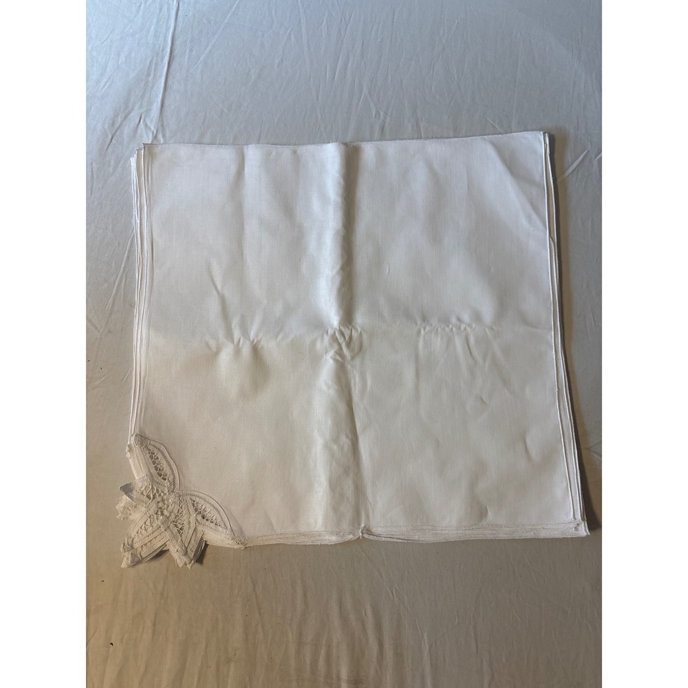 Vtg Unbranded Napkins  17x17 White Excellent Lace Corner Set of 4